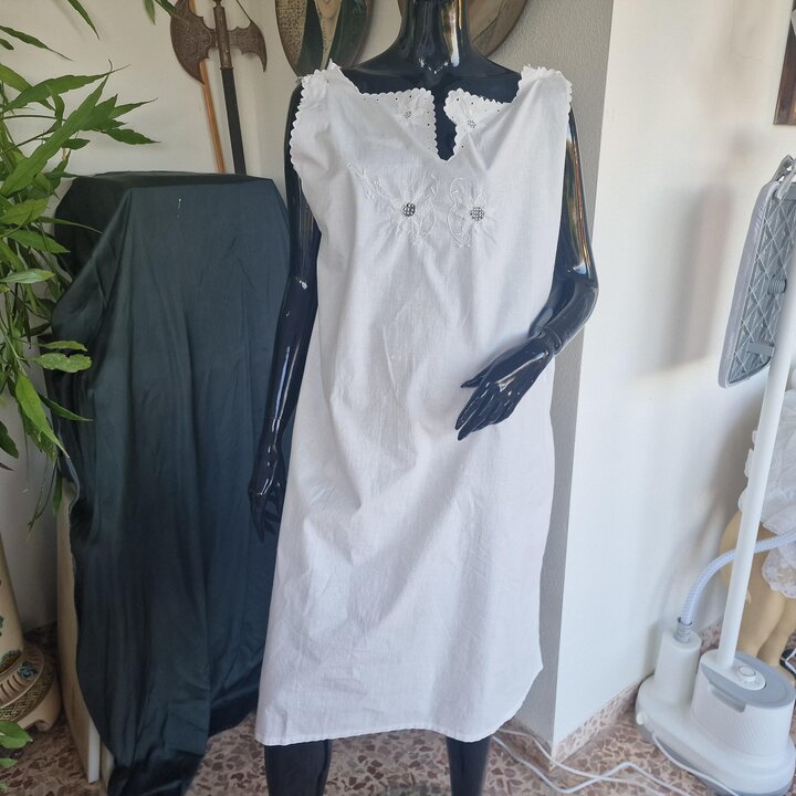 Vintage Hand Embroidered Nightgown, Cotton Chemise de Nuit White Sleepwear Dress, Mid Century, Shoulder Buttons Size L Chest 110