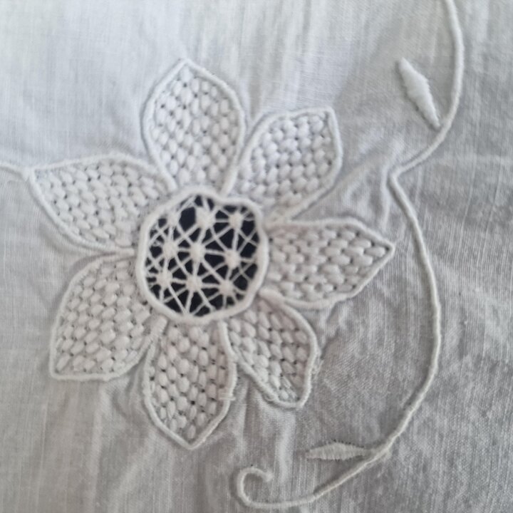 Camisola Vintage Bordada a Mao, Algodao Branco Camisa de Noite, Anos 50, Botoes Ombro Tamanho L Peito 110cm