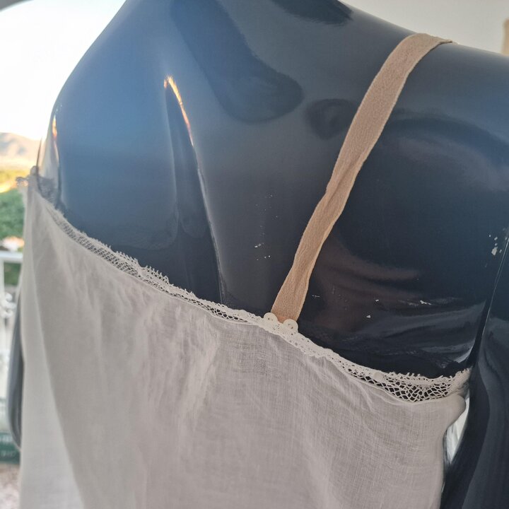 Sottoveste di Lino Vintage, Sottoveste Art Deco Anni 1920 Ricamata a Mano, Spalline di Seta, Taglia M Seno 94 cm