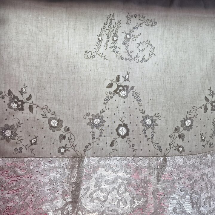 ヴィンテージ リネン ベッドシーツセット カラサンス バルセロナ 手刺繍シーツ 枕カバー2枚 ベルギーレース 花嫁の持参金 20世紀前半