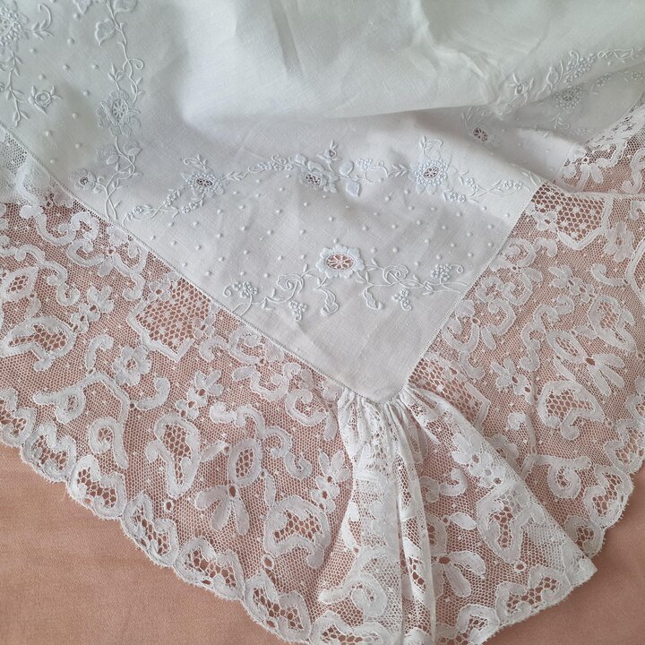Set da Letto Vintage in Lino, Calasanz Barcellona Lenzuolo Ricamato a Mano e 2 Federe, Pizzo Belga, Corredo, 1 Meta del XX Secol