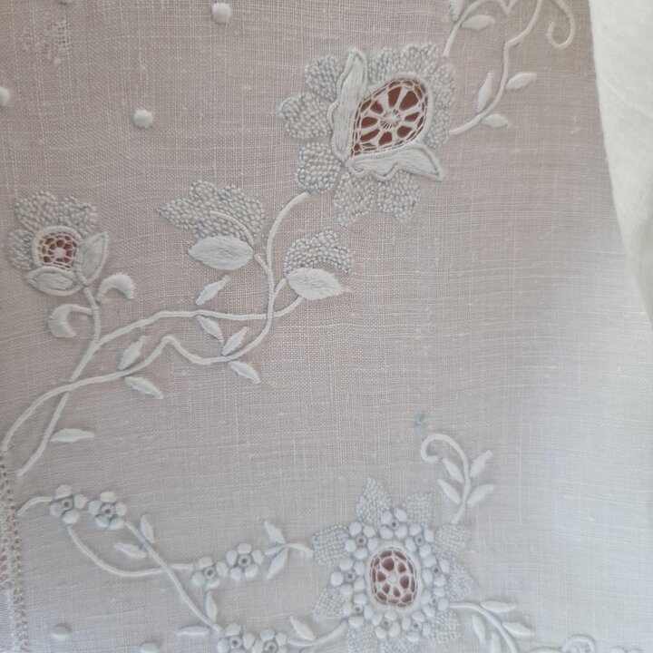 Set da Letto Vintage in Lino, Calasanz Barcellona Lenzuolo Ricamato a Mano e 2 Federe, Pizzo Belga, Corredo, 1 Meta del XX Secol