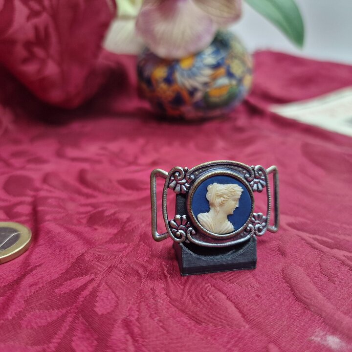 Vintage Kameen Samtguertel und Choker Set, Victorian Revival Blauer Samt Choker und Guertel mit 10 Versilberten Kameen Schnallen