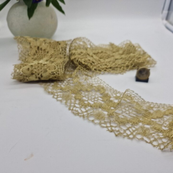Lot de Dentelle Métallique Dorée Vintage - Milieu du XXe Siècle - 2.4 Mètres - 8cm Large