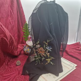 Vintage Seidengaze Schal und Besticktes Doppelseitiges Transparentes Tuch, Schwarzes Seidentuch Erste Hälfte 20 Jahrhundert, 75x