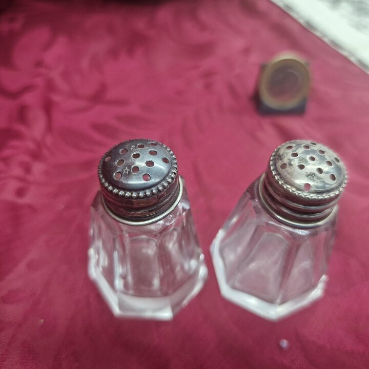 Par de Saleiros Antigos de Cristal Lapidado e Tampas de Prata de Lei 915, Saleiros Individuais Vintage, Conjunto de 2 Peças, Esp