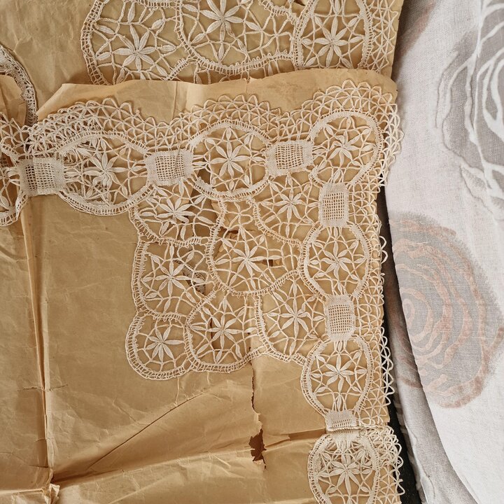 Antikes Klöppelspitzen Set aus Leinen für Hochzeitsaussteuer - 19. und 20. Jahrhundert