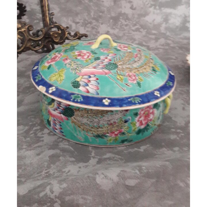 Caixa com tampa de porcelana chinesa, Famille Rose dragão e fênix em fundo turquesa, Selo Tongzhi, Final da dinastia Qing