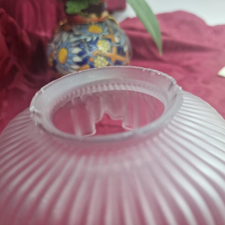 Lampenschirm aus Weiss Satiniertem Uranglas, Wellenschirm Tulpe, Jugendstil Ersatzglas fuer Wandleuchte, Tischlampe, Kragenweite