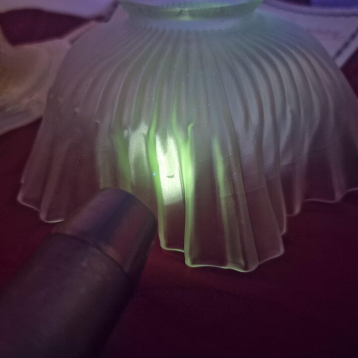 Tulipa de Candeeiro em Vidro de Uranio Branco, Cupula de Cristal Art Nouveau, Reposicao para Candeeiro de Mesa, Aplique de Pared