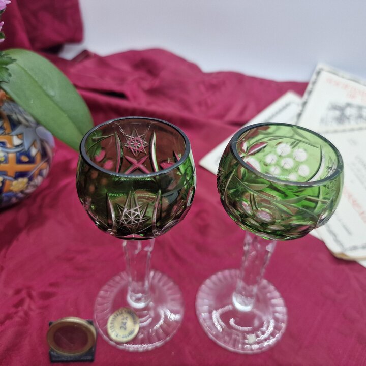 Juego de 2 Copas de Licor Roemer, Cristal al Plomo 24% Bavaria Alemania, Talladas a Mano Verde, Decada de 1970 Estado Excelente
