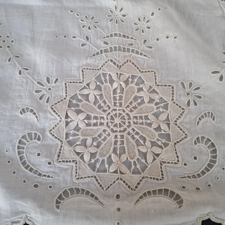 Antiker Nachthemdbeutel, Vintage Beutel aus Aussteuer Batist, Handgestickt Buenas Noches, Richelieu Stickerei, um 1900, 40x45 cm