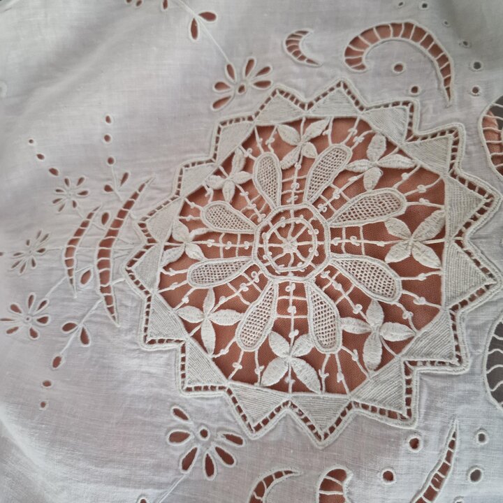 Antiek Nachthemd Zakje, Handgemaakte Batist Katoen Tas, Richelieu Borduurwerk, Buenas Noches Tekst, Vroege 20e Eeuw, 40x45 cm