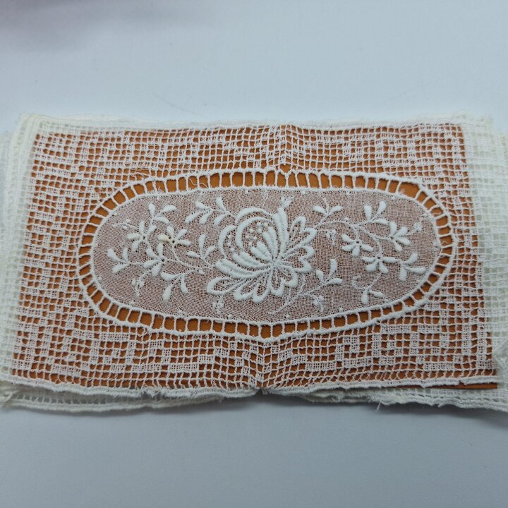 Set van 12 Kant Appliques, Katoenen Inserts, Bloemmotief, 14x7 cm, Antiek Kant voor Bruidskleding en Naaien, Jaren 1920