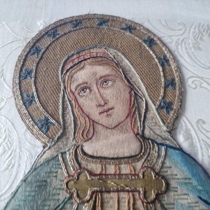 Antike Stickerei Unbefleckte Empfängnis, Religiöses Bild, Jungfrau Maria von Guadalupe Seidenstickerei, Goldfaden Gobelin, 19 Jh