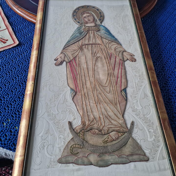 Antike Stickerei Unbefleckte Empfängnis, Religiöses Bild, Jungfrau Maria von Guadalupe Seidenstickerei, Goldfaden Gobelin, 19 Jh