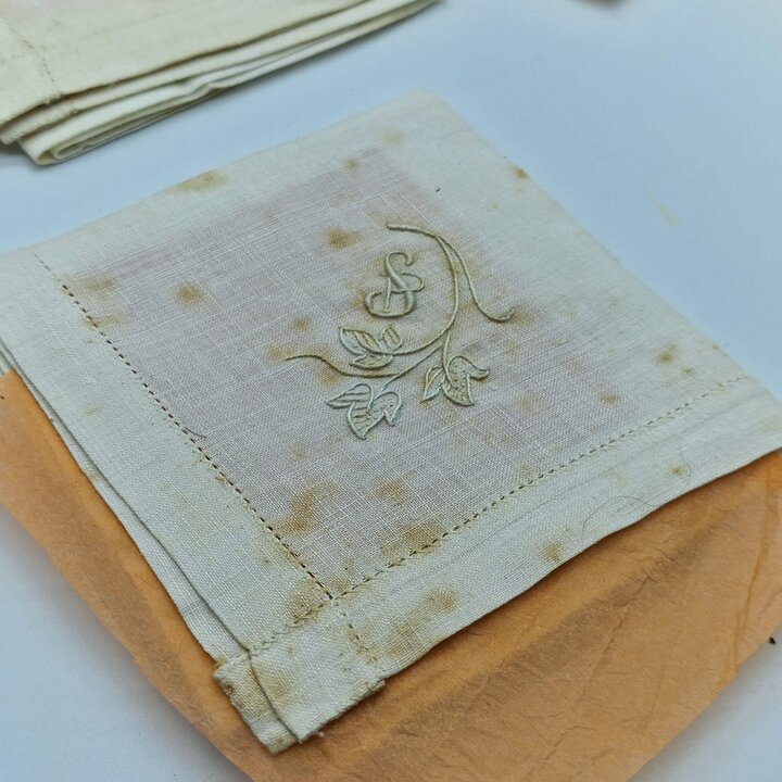 Fazzoletto Antico da Taschino, Monogramma Ricamato Mano Art Deco Spagna, Cotone Fine 1920s Fondo Magazzino, Vendita Singola
