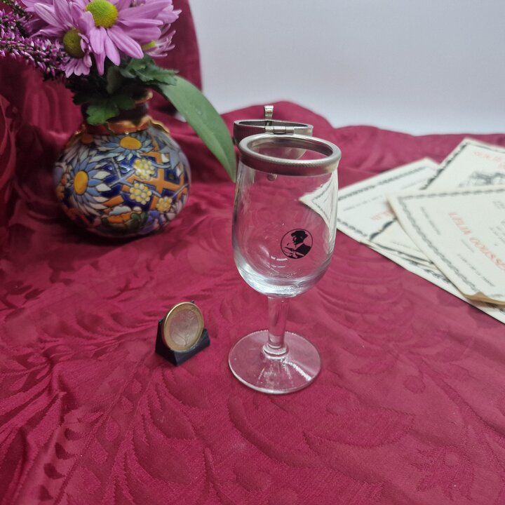 Appenzeller Alpenbitter likeurglas met scharnierend tinnen deksel Lindauerli motief, vintage Zwitsers schnapps borrelglas