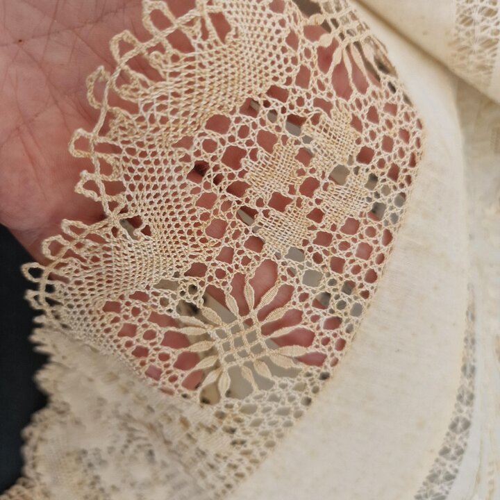 Fronha de Rolo Antiga em Linho, Monograma Bordado a Mao Renda Traversin, Linho de Enxoval sem Uso Circa 1900, 45x180 cm