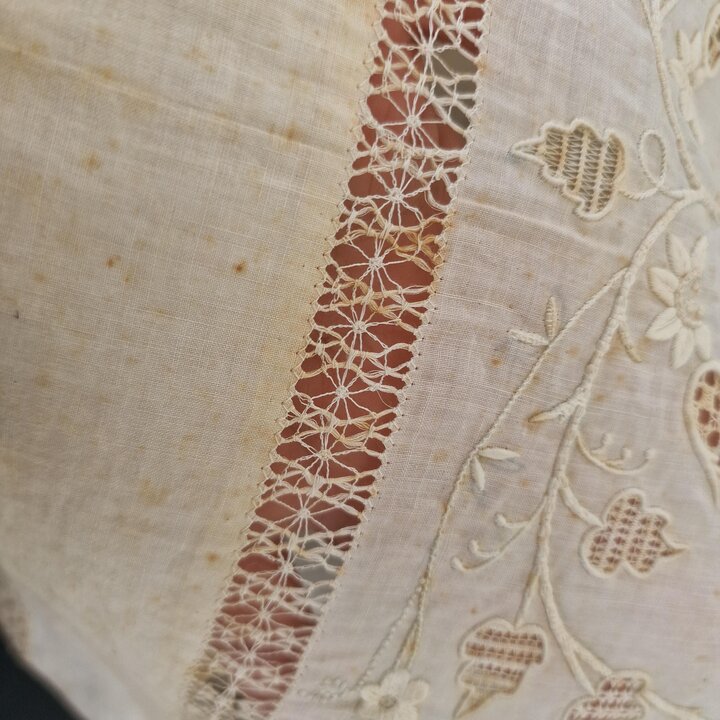 Taie de Traversin Ancienne en Lin, Monogramme Brode Main Dentelle, Lin de Trousseau Non Lave Circa 1900, 45x180 cm