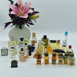 Lotto di 30 Miniature di Profumo Vintage, Bottigliette da Collezione, Vivienne Westwood, Caron, Paco Rabanne, Carven, Vetro 1980