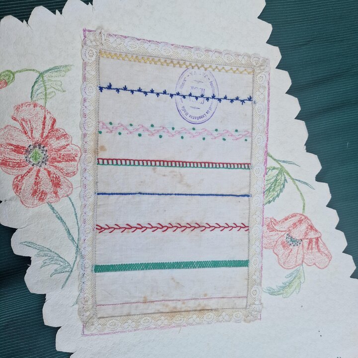 Handarbeit Mustertuecher Set von 10 Spanien 1950er, Stickmuster Schule Jativa, Vintage Handgestickte Pruefungsarbeiten Ephemera