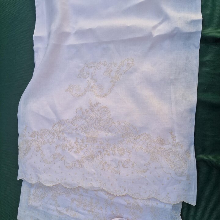 ビンテージ ベッドシーツセット カラサンス バルセロナ 手刺繍 バチスト シーツ 枕カバー2枚 モノグラムFJ 3点セット