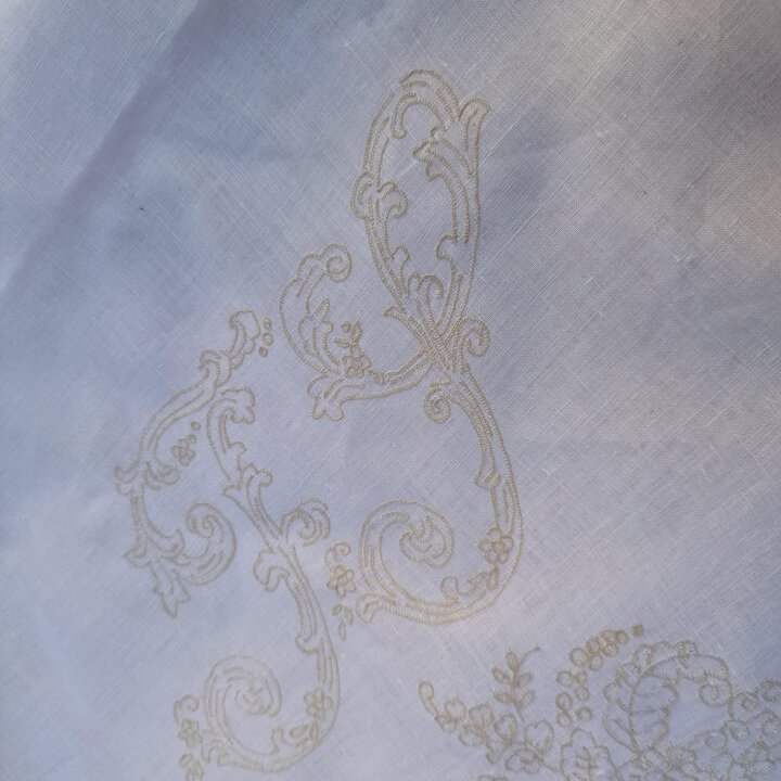 Parure de Lit Vintage Calasanz Barcelone Brode Main Batiste Drap 2 Taies d Oreiller Monogramme FJ 3 Pieces Milieu du Siecle