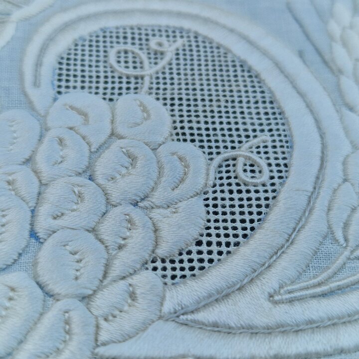 Nappe d Autel Ancienne Couverture Liturgique Tissu Sacre Barcelone Broderie Main Lin Dentelle a l Aiguille Debut XXe Siecle
