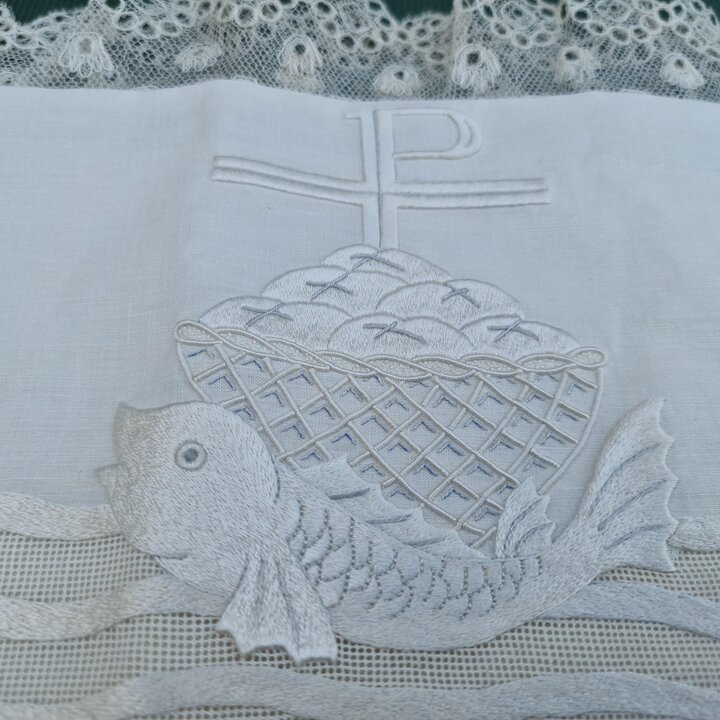 Nappe d Autel Ancienne Couverture Liturgique Tissu Sacre Barcelone Broderie Main Lin Dentelle a l Aiguille Debut XXe Siecle