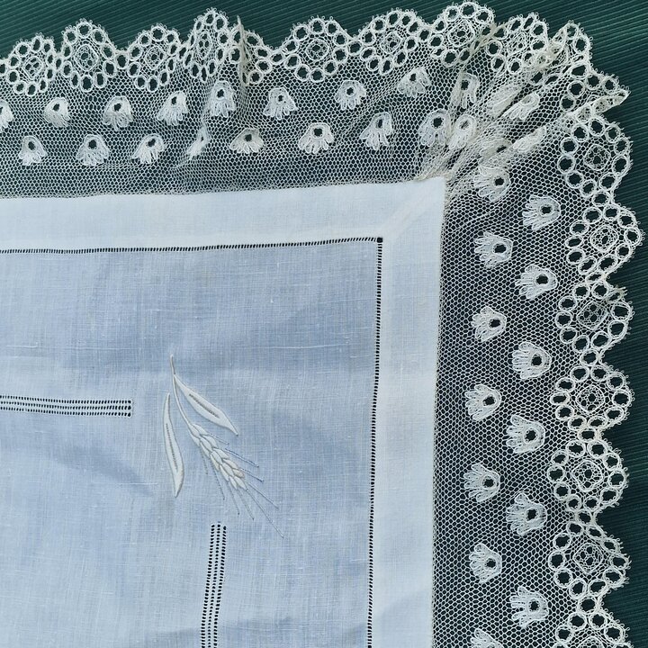 Nappe d Autel Ancienne Couverture Liturgique Tissu Sacre Barcelone Broderie Main Lin Dentelle a l Aiguille Debut XXe Siecle
