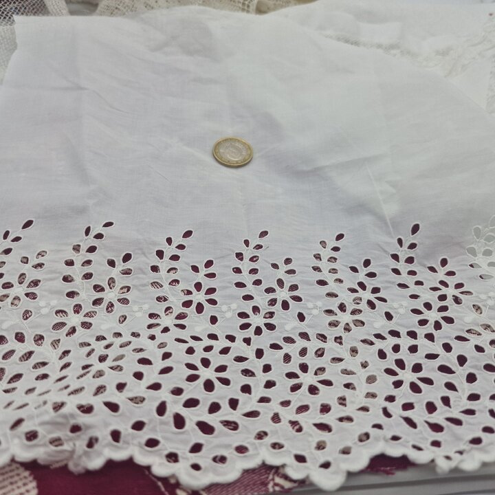 Retalhos de Renda Antiga e Tecidos Vintage, Lote de 22 Fragmentos de Linho e Algodão, Slow Stitching