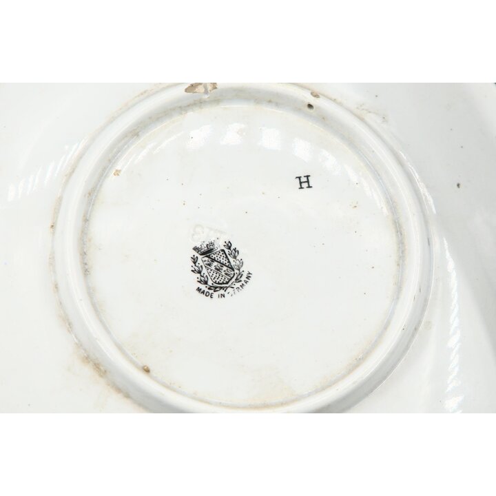 アンティークサルグミンヌ皿 1894-1919年、ロレーヌ陶器。後年のプットー画。修復用、20cm。