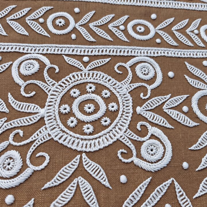 Juego de Mantel de Lino Art Deco, Mantel Bordado con 12 Servilletas con Monograma, Atelier de Barcelona, Principios del Siglo XX