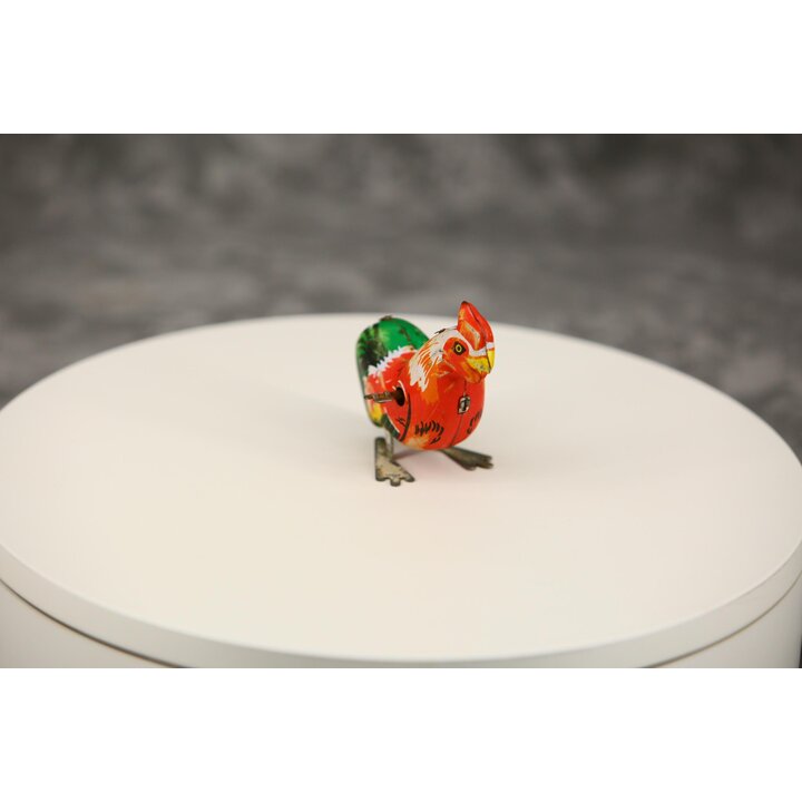 Galo de Brinquedo de Lata Vintage com Corda e Caixa Original 1950s