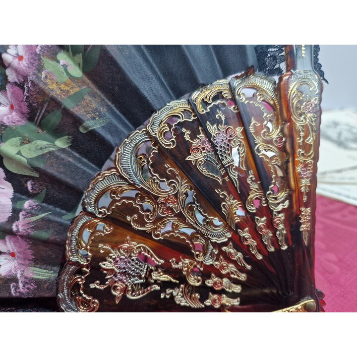 Leque Espanhol Vintage, Leque de Renda e Tecido Pintado à Mão, Armação de Símile Tartaruga, Flores e Detalhes Dourados, Casament