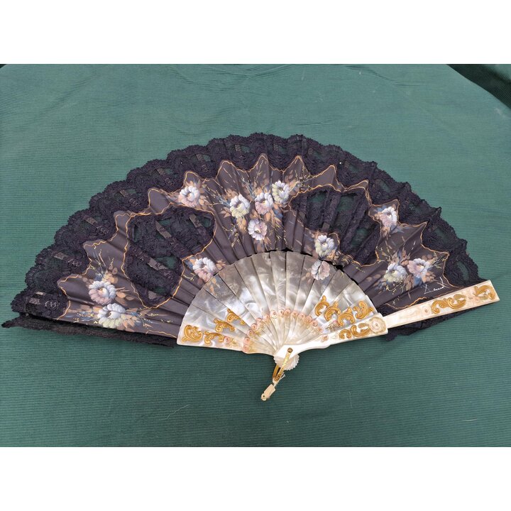 Abanico Vintage Español Pintado a Mano de 27 cm, Abanico de Encaje Negro con Varillaje Nacarado Estilo Galalita, Artesanía de Es