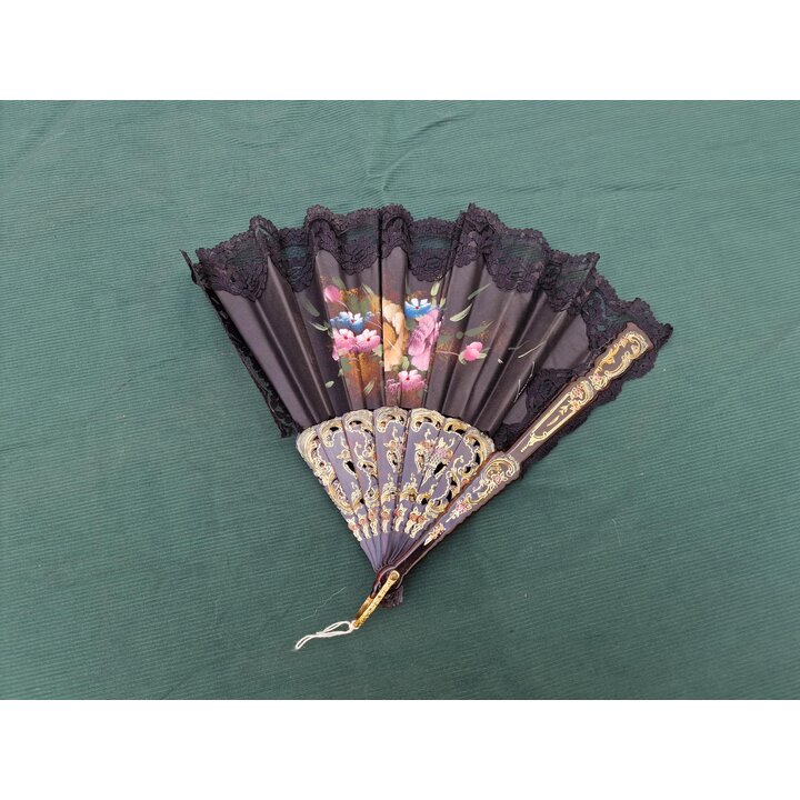 Vintage Spanish Hand Painted Folding Fan, 27 cm Abanico with Black Lace and Pearlescent Faux Mother of Pearl Sticks, Handcrafted