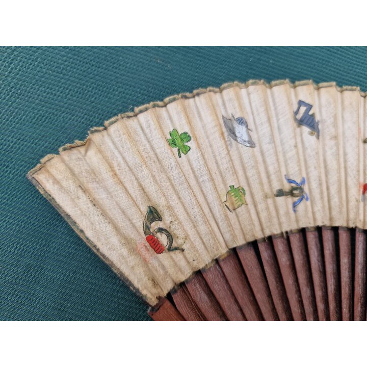 Éventail Vintage Enfant Années 1960 Bois et Tissu Illustrations Bambi et Jouets Petit Éventail de Poche Collection 19 cm