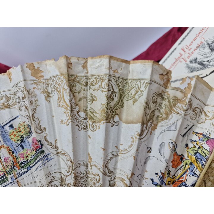 Leque Antigo de Coleção Papel Pintado Dupla Face Hastes Trabalhadas com Dourado e Incrustações de Nácar Século XIX ou XX