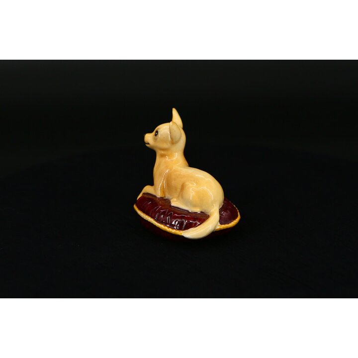 Фигурка собаки чихуахуа на подушке Beswick England, винтажная керамическая статуэтка щенка, коллекционный фарфор Сток-он-Трент, 