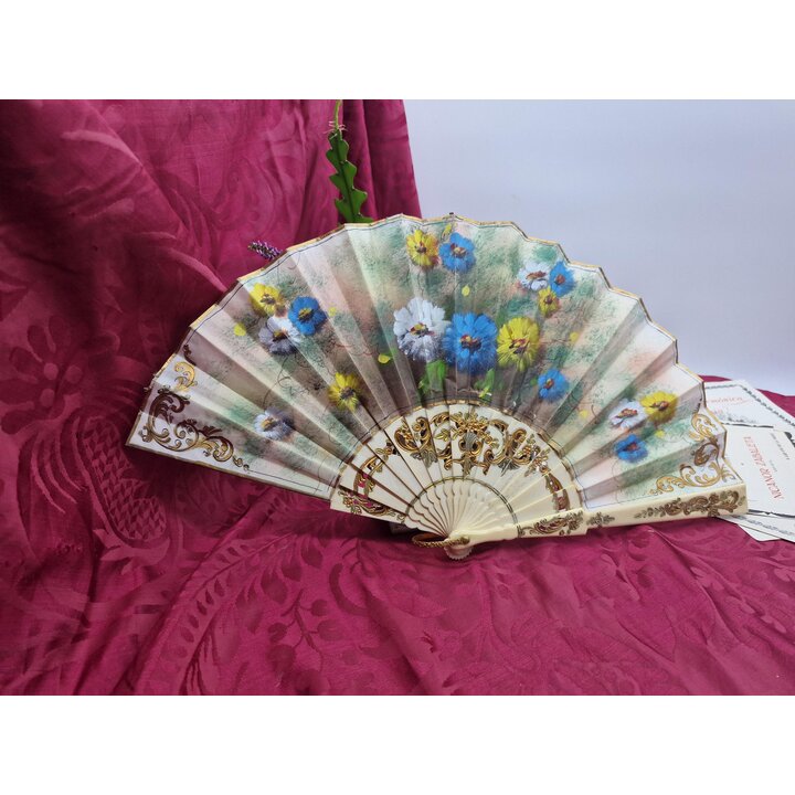 Ventaglio Vintage Dipinto a Mano Fiori Stecche Traforate Dettagli Dorati Stile Spagnolo Accessorio Teatro 22 cm