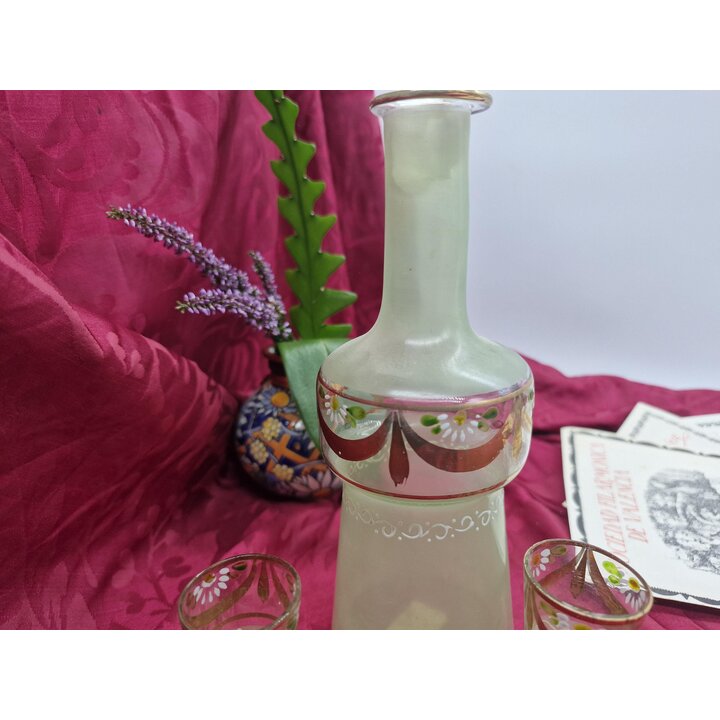 Carafe et Verres a Liqueur Service a Liqueur, Verre Depoli Vert de Boheme, Email Peint a la Main, 3 Pieces, Premiere Moitie XXe 