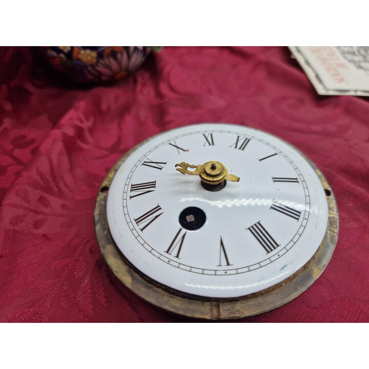 Cadran d horloge ancien, email avec lunette en laiton et mouvement non teste en cadeau, diametre 8 cm, fin du XIXe siecle