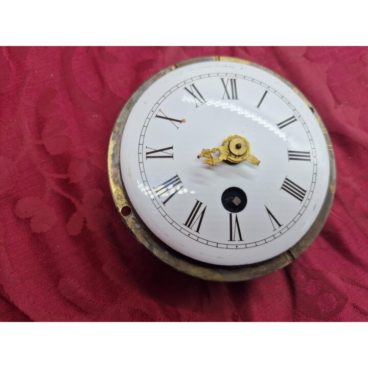 Antieke klokkenwijzerplaat, emaille met messing lunette en ongetest uurwerk als cadeau, diameter 8 cm, laat 19e eeuw