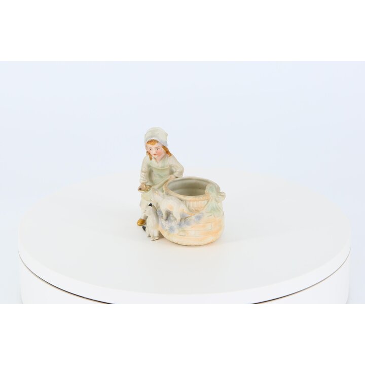 Antiker deutscher Bisquit Streichholzhalter, Thüringer Porzellan Spill Holder, Mädchen mit Kätzchen am Fass, spätes 19 Jahrhunde