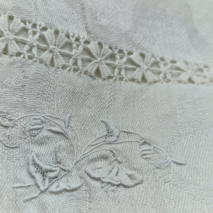 Serviette Ancienne en Lin Jacquard avec Broderie Amparo et Dentelle