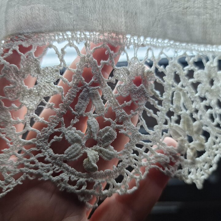 Serviette Ancienne en Lin Jacquard avec Broderie Amparo et Dentelle