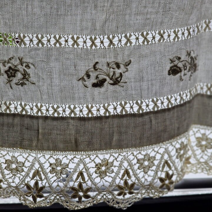 Serviette Ancienne en Lin Jacquard avec Broderie Amparo et Dentelle