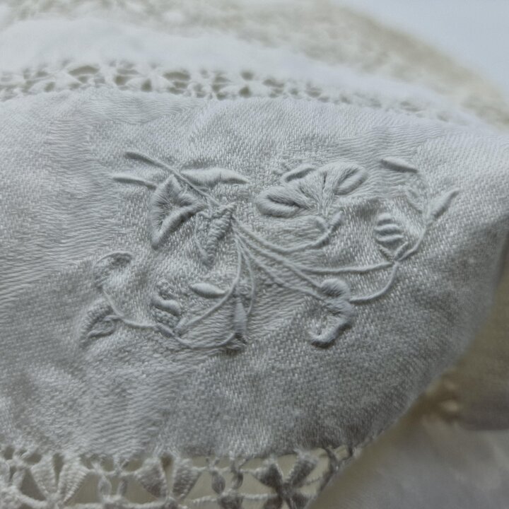 Serviette Ancienne en Lin Jacquard avec Broderie Amparo et Dentelle